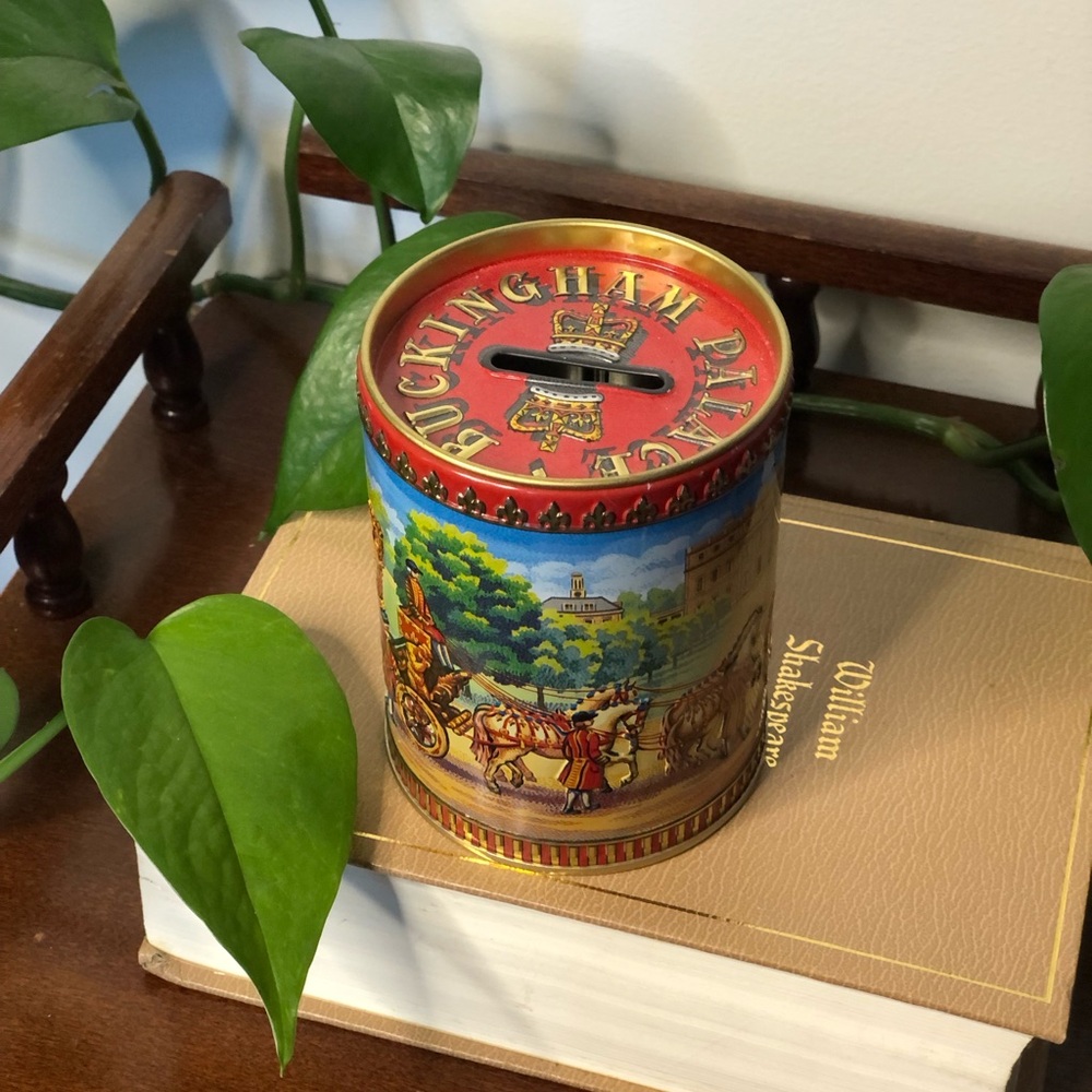 Official Royal Collection Buckingham Palace Souvenir Tin Coin Bank